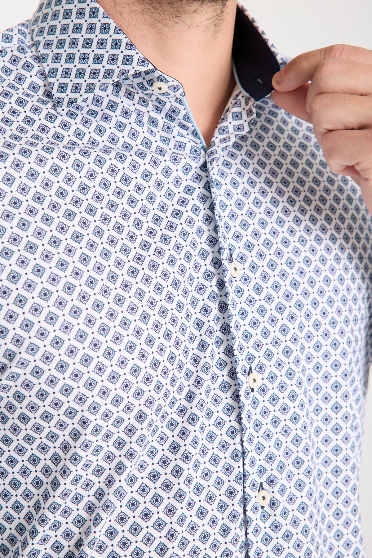 Chemise extensible chambray en chambray bleue repassage facile à Chemise extensible chambray en chambray bleue repassage facile à