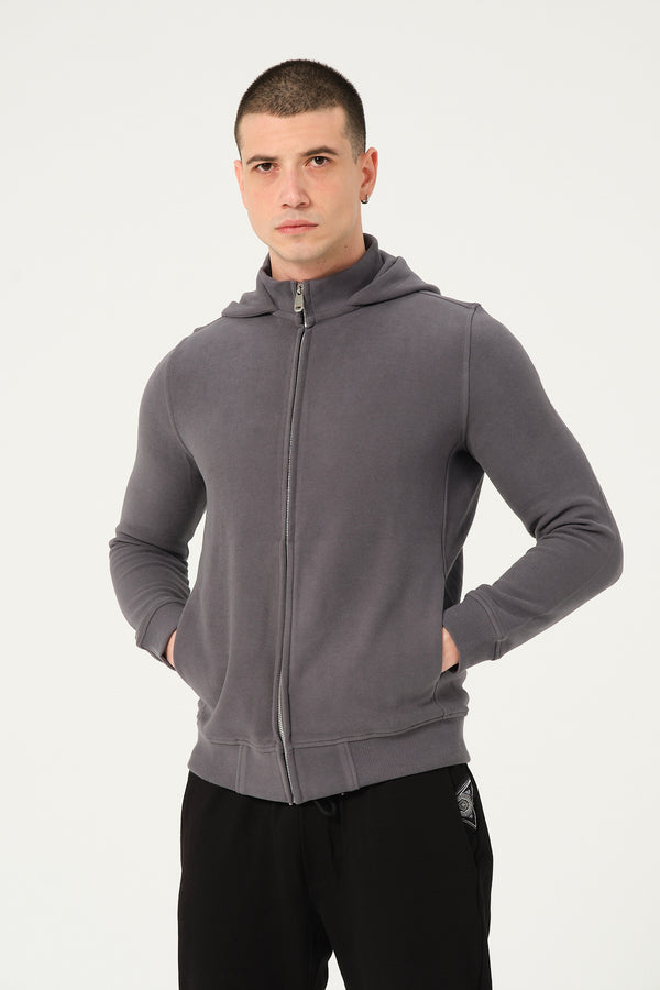 Sudadera gris con capucha de hombre 