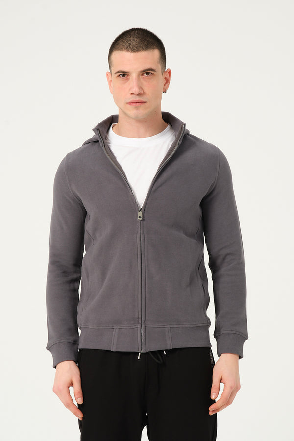 Sudadera gris con capucha de hombre 