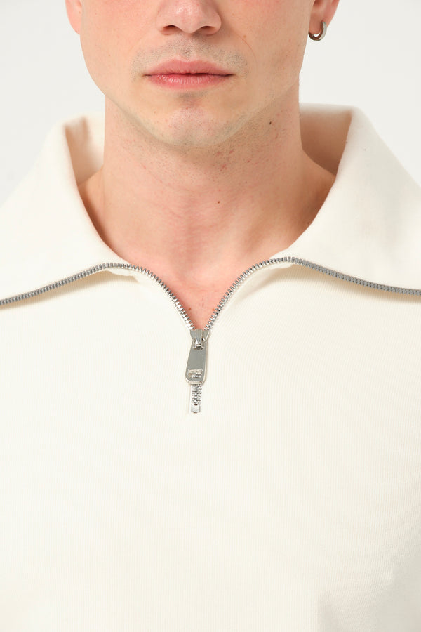 Suéter Blanco de Hombre con Cuello Ancho