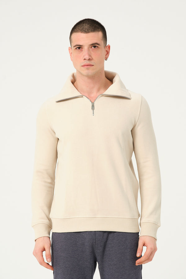 Pull homme en coton beige à large encolure